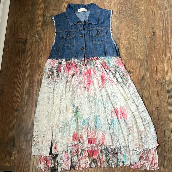 Denim and lace sleeveless top - Picture 1 of 5